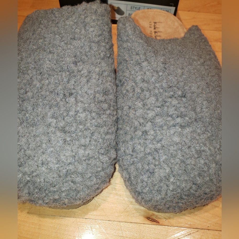 BNWB  Nicole Miller Gray Wooly faux fur sliders mules